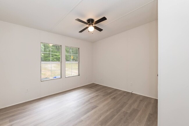 Building Photo - Well Maintained Three Bedroom Home!