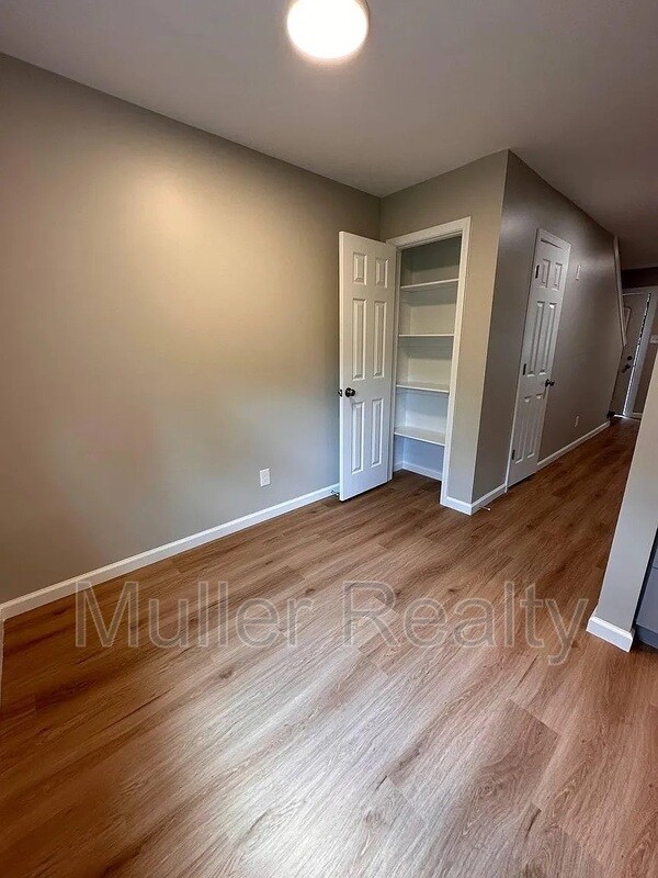 Building Photo - 3636 Old Valley View Dr