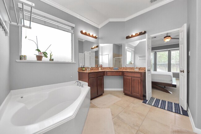 Building Photo - 12912 Southern Manor Dr