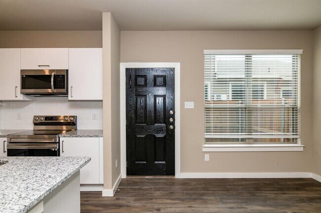 Building Photo - 605 Harvest Moon Dr