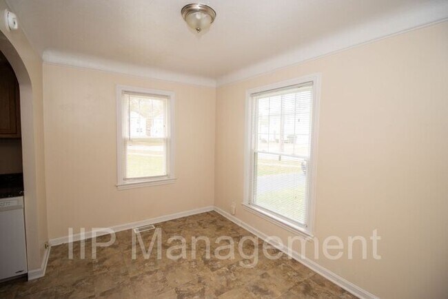 Building Photo - Beautiful 3 Bedroom house in South Euclid!
