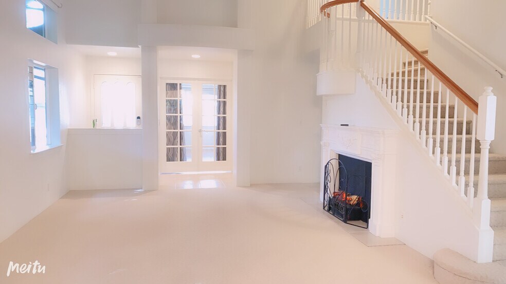 Building Photo - 327 Ainahou St