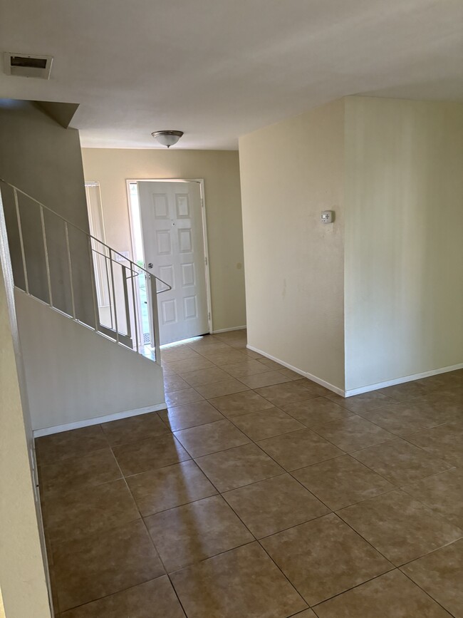 Front living room - 45290 Sunset Ln