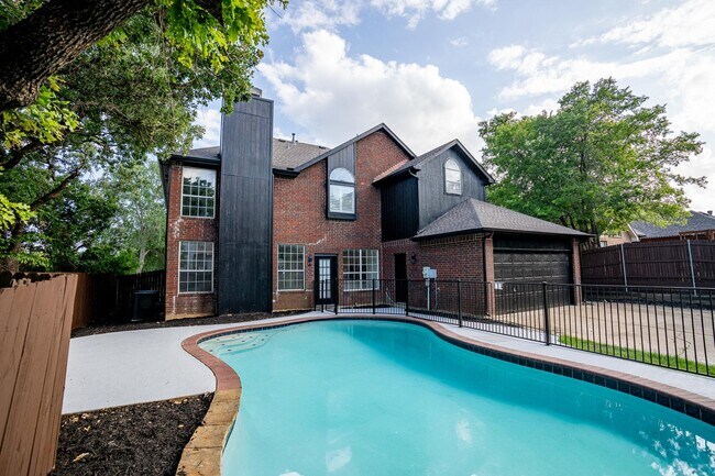 Building Photo - 7625 Shadow Wood Dr