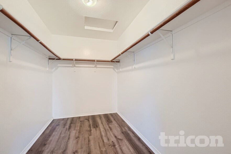 Building Photo - 208 Silver Spur Dr