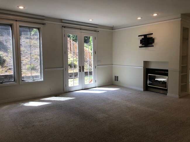 Building Photo - 265 NW Terre View Dr