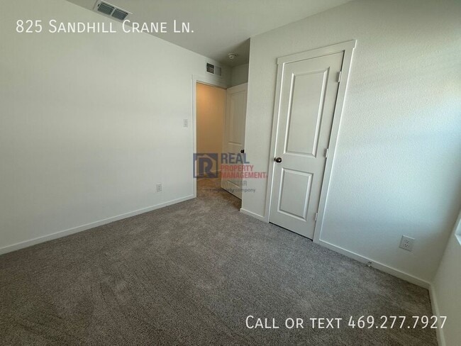 Building Photo - 825 Sandhill Crane Ln