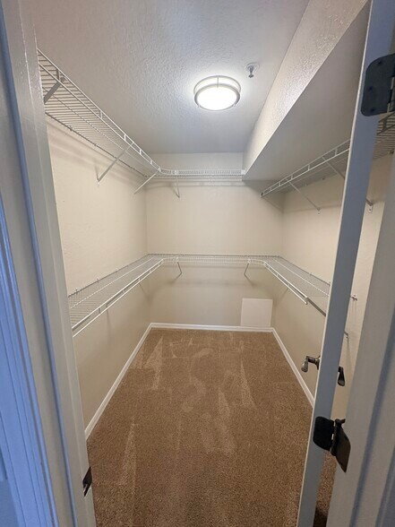 Building Photo - 444 Bouchelle Dr