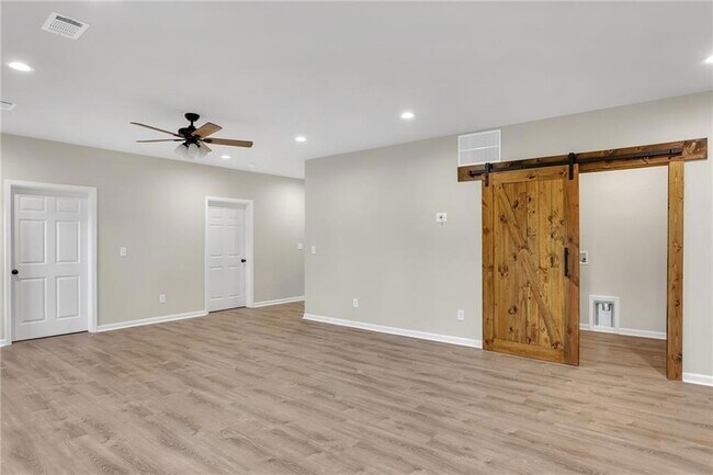 Building Photo - 568 Garden View Ct