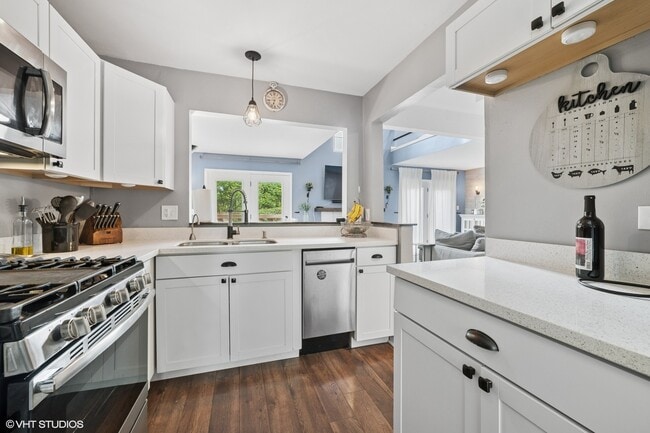 Building Photo - 627 Ascot Ln