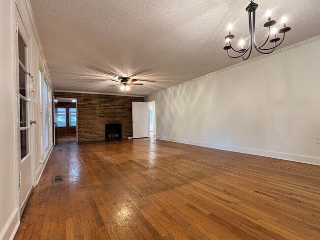 Building Photo - 1301 Richland Pl
