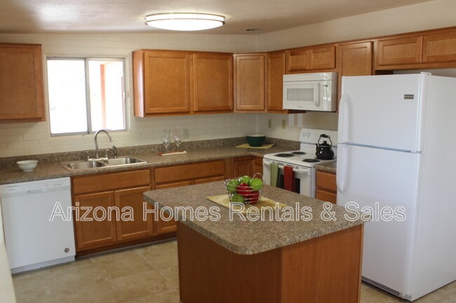 Building Photo - 8131 E Beverly St