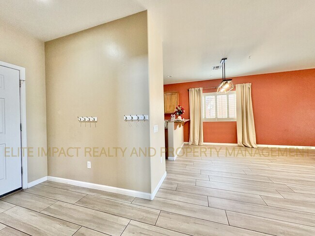 Building Photo - 6004 S Meadow Breeze Dr