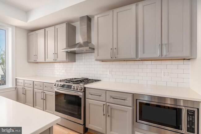 Building Photo - 811 Upshur St NW