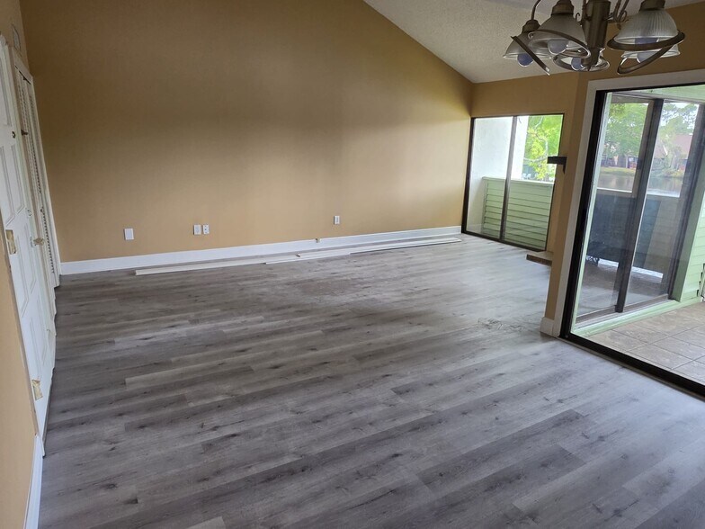 Building Photo - 4158 Pinelake Ln