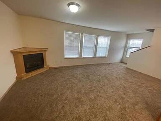 Building Photo - 2-Bedroom Townhouse Available for Rent!
