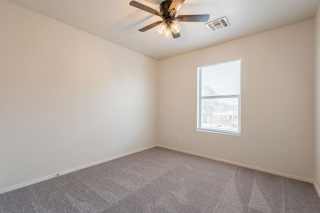 Building Photo - Great Location, 4 Bedrooms in Peoria!