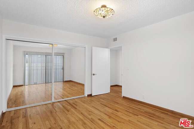 Building Photo - 824 S Shenandoah St