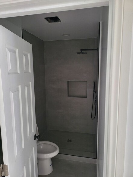 Building Photo - 3501 Dahlia Ave