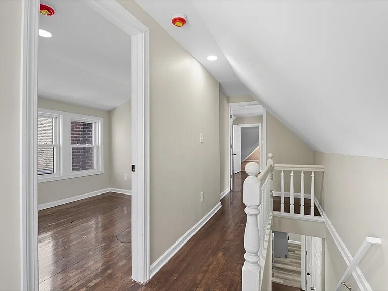 Building Photo - 12 Saint James Ave