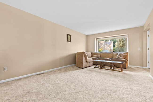 Building Photo - 6710 Westpointe Dr