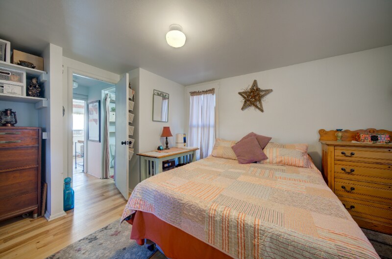 Building Photo - 318 First Ave E