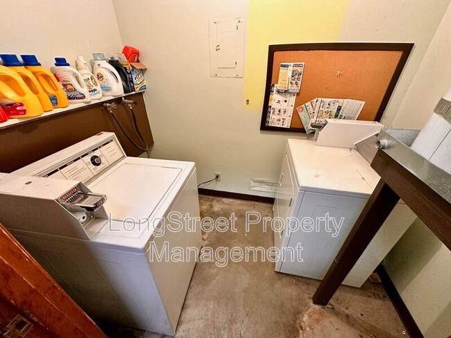 Building Photo - 123 SE 30th Pl