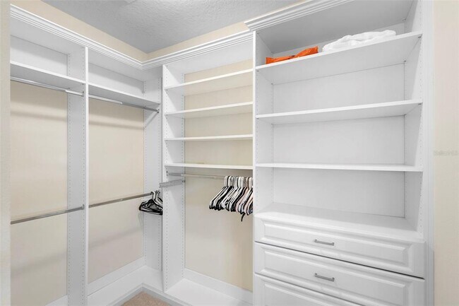 Building Photo - 8000 Leaf Grv Cir