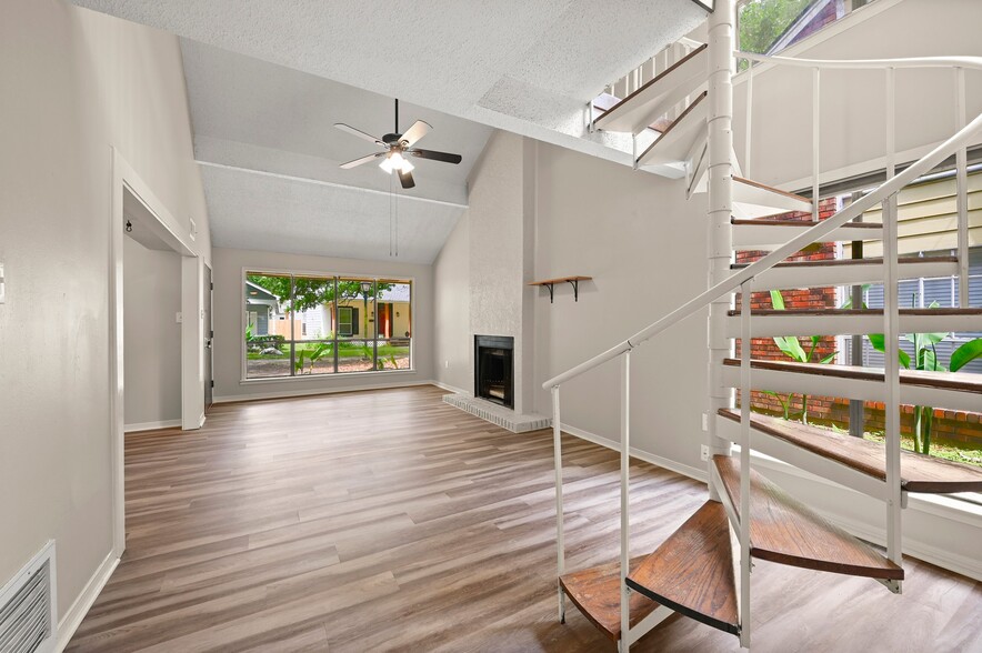 Building Photo - 1230 Sharlo Ave