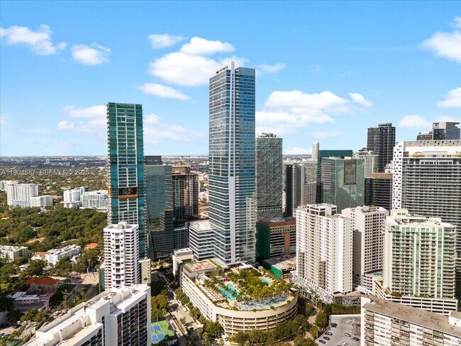 Building Photo - 1425 Brickell Ave