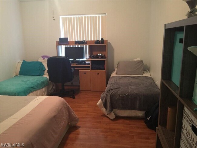 Building Photo - 8271 Key Royal Cir