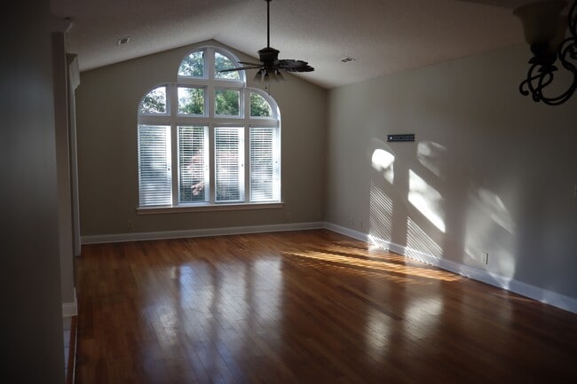 Building Photo - 1482 St Thomas Cir