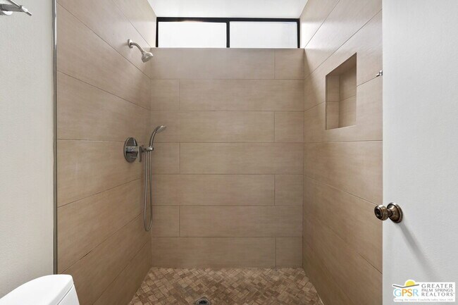 Building Photo - 867 N Calle De Pinos