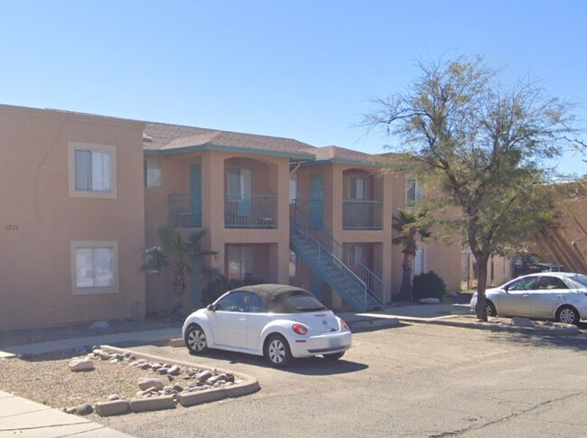 Building Photo - 1311 N Gila St