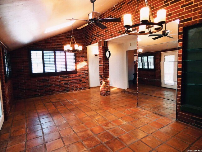 Building Photo - 3623 Green Spring