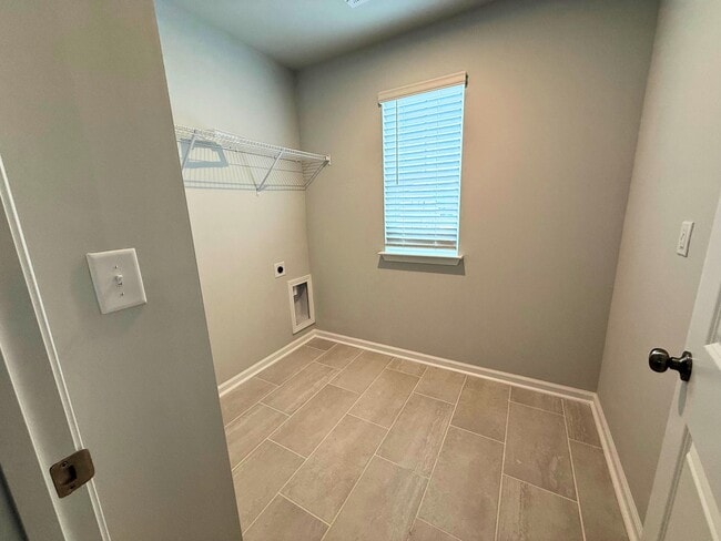 Building Photo - 144 Gervais Cir