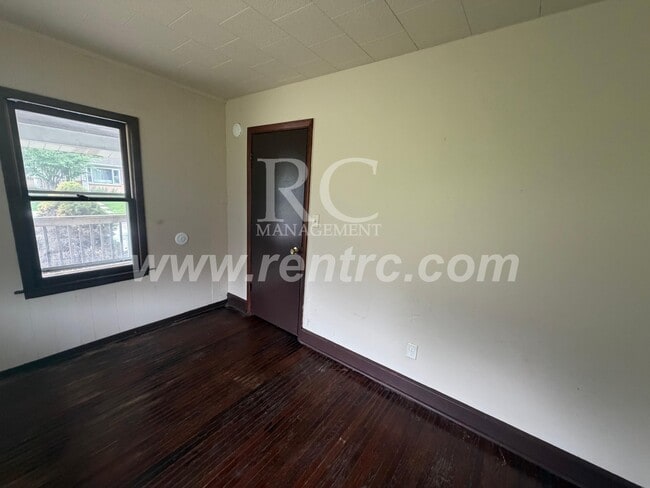 Building Photo - 625.5 Commercial-