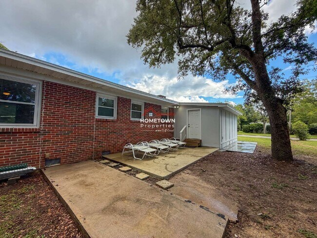 Building Photo - 1815 Hallmark Dr