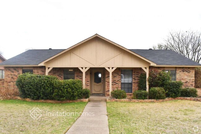 Building Photo - 828 Wood Glen