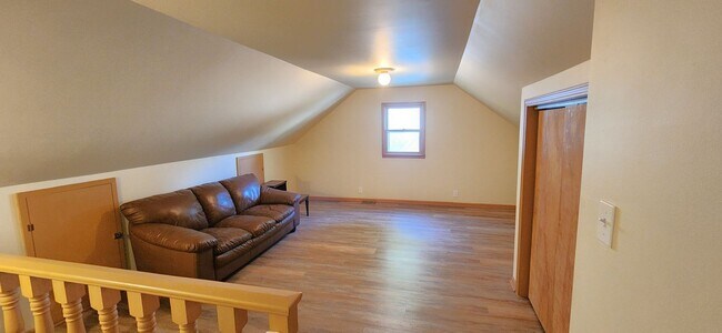 Building Photo - Beautiful, updated 4BR home with full unfi...