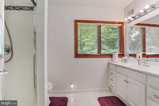 Building Photo - 5135 Summit Dr