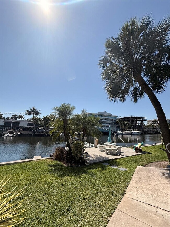 Building Photo - 180 Isle of Venice Dr