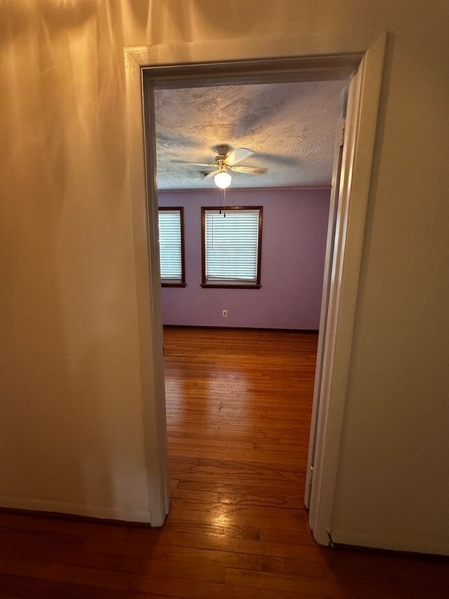 Building Photo - Partially furnished 3 bed/ 1.5 bath - Morristown, TN