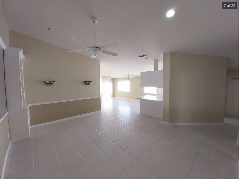 Building Photo - 4910 Kingston Way