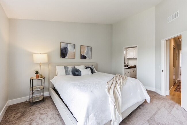 Building Photo - Stylish Laguna Niguel View Condo in Resort-Style Beach Community