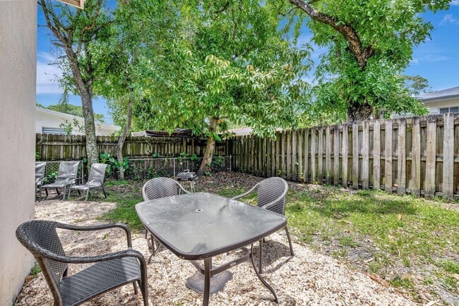 Building Photo - 1816 SW 21st St