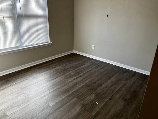Building Photo - Short Term Rental