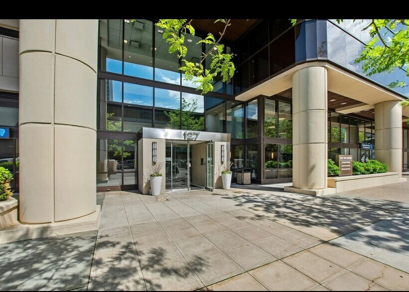 Building Photo - 127 Greyrock Pl