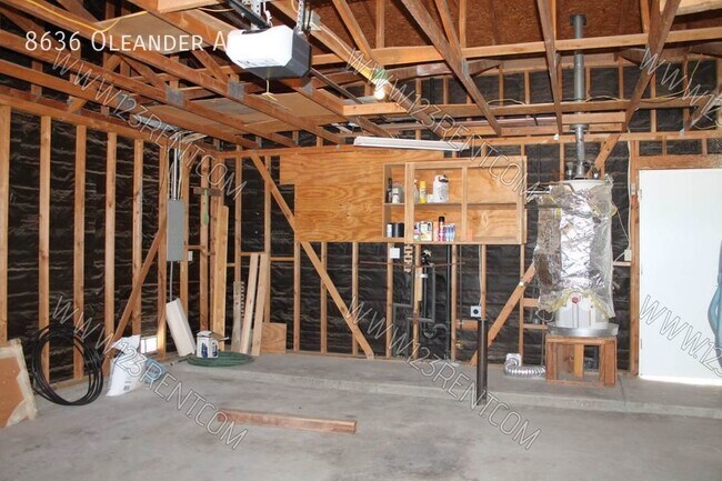 Building Photo - 8636 Oleander Ave
