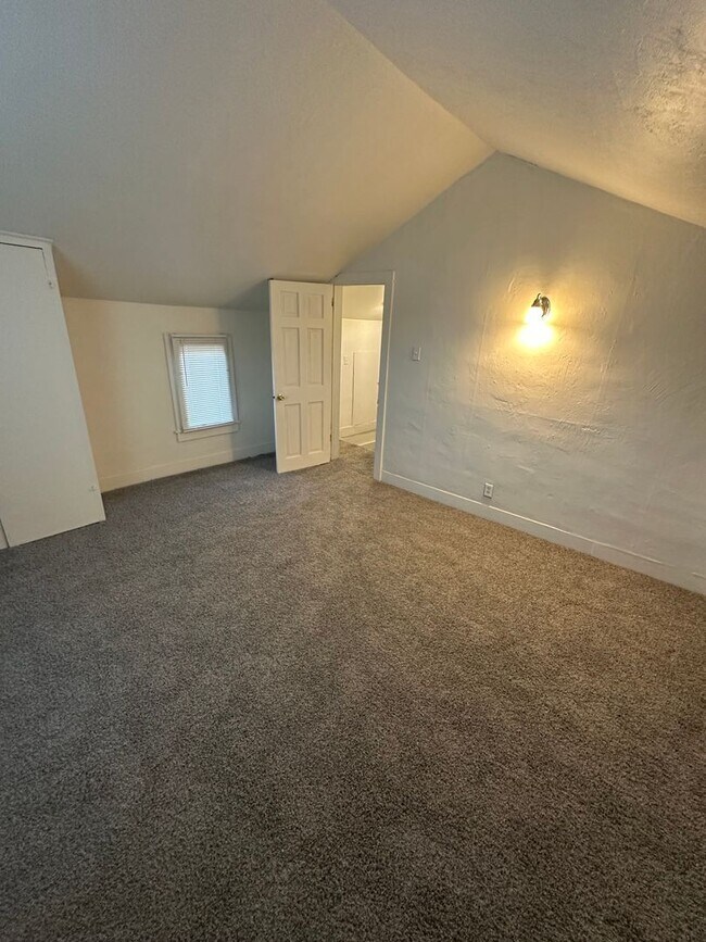 Building Photo - RD1118